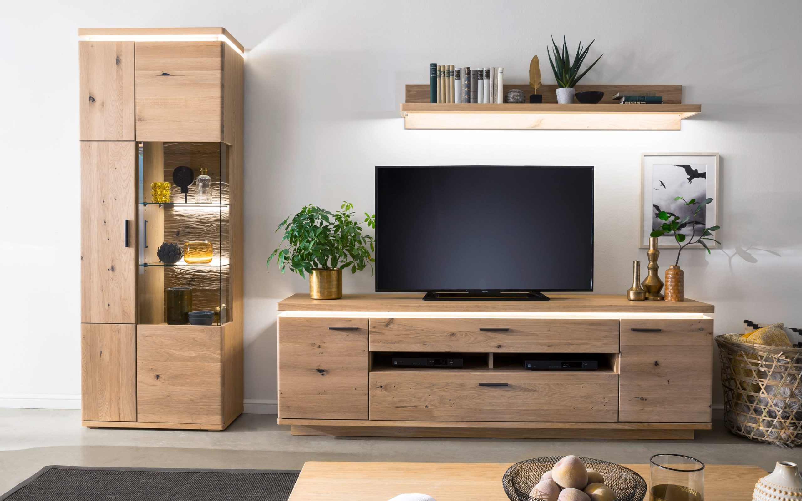 Wohnwand Barcelona, Balkeneiche massiv, Eiche bianco furniert Wohnwand Barcelona, Balkeneiche massiv, Eiche bianco furniert